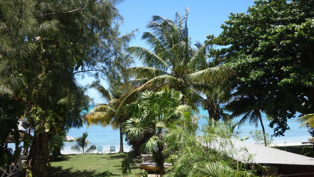 Coconuts Chata Grand Bay